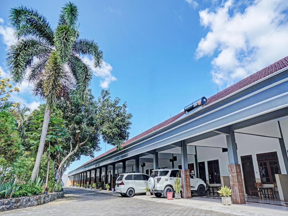 Oyo 92869 Hotel Nusantara بانيووانجى المظهر الخارجي الصورة
