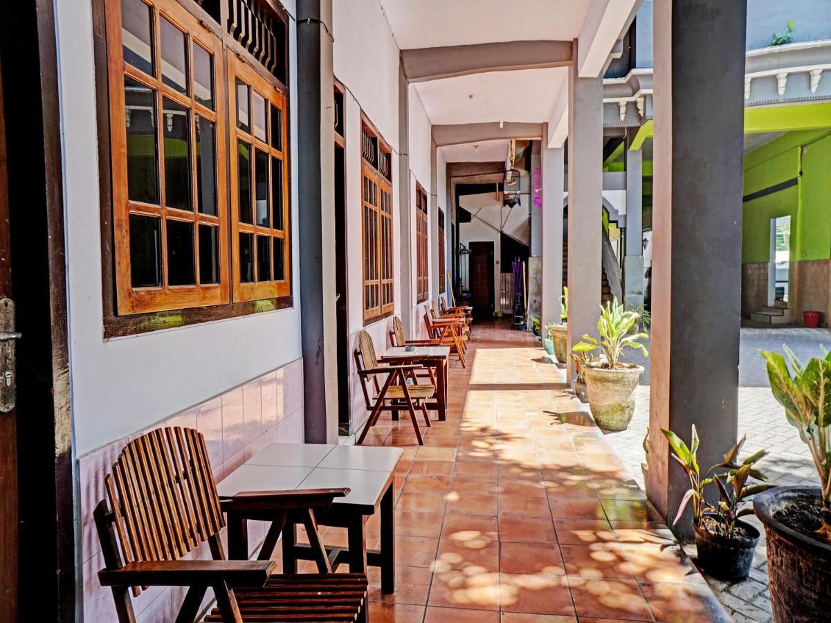 Oyo 92869 Hotel Nusantara بانيووانجى المظهر الخارجي الصورة